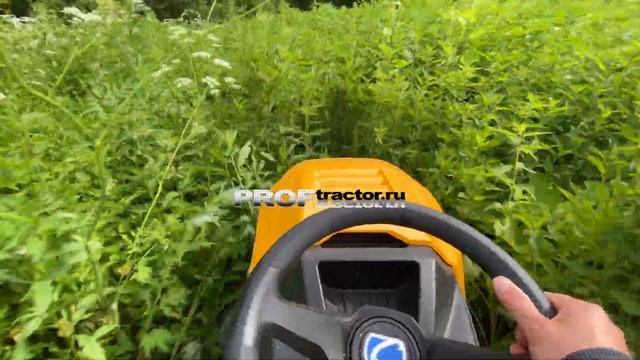 Кошение травы садовым трактором CubCadet XT2 PS117 со сварной декой..mp4