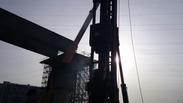 Работа молота DD45  на копровой машине SANY