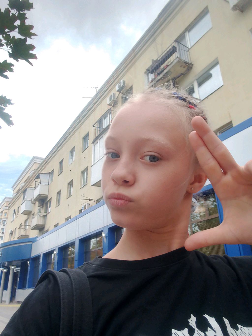 идем в магаз и катаемся на электро самокате
