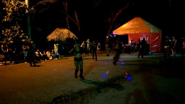 RIU Naiboa Двигай попой 4 смотреть онлайн