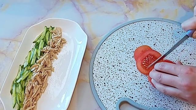 САЛАТ С ГРИБАМИ. ВКУСНЫЙ САЛАТ. ОҢАЙ САЛАТ. ҚАЗАҚША РЕЦЕПТ смотреть онлайн