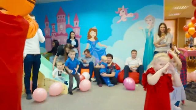 Детская игровая комната "Акунаматата", клип для инстаграмма. смотреть онлайн