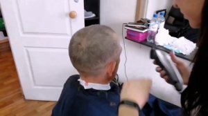 ?Как подстричь мужскую стрижку в 2е насадки.