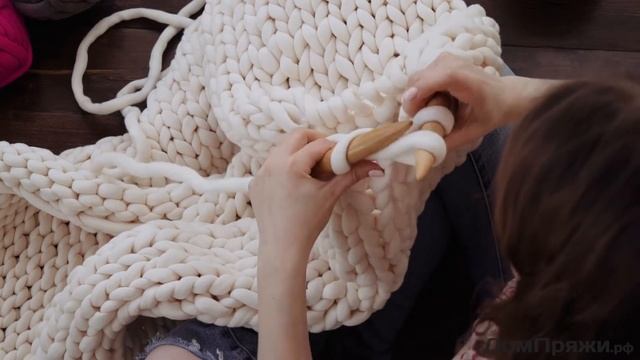 МК: Плед крупной вязки из толстой пряжи Булочка XL. Как вязать плед. смотреть онлайн