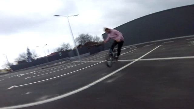 Катание на BMX зимой|Играет в КЕНДАМУ в 34ГОДА??? смотреть онлайн