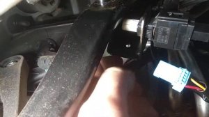 ВольвоXC70 как правильно снять " лягушку"-датчик положения тормозной педали.