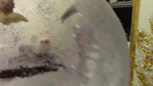 Очень грустный новогодний шар. смотреть онлайн