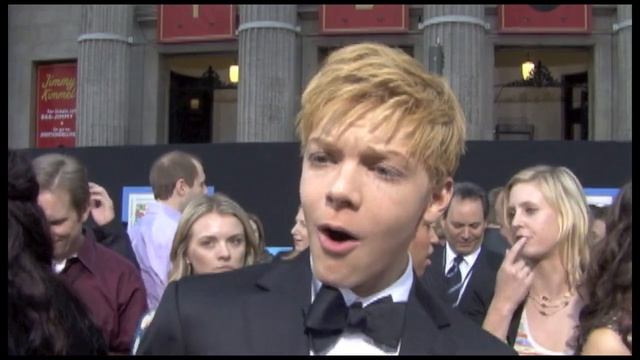 Cameron Monaghan Interview - Prom and Shameless смотреть онлайн