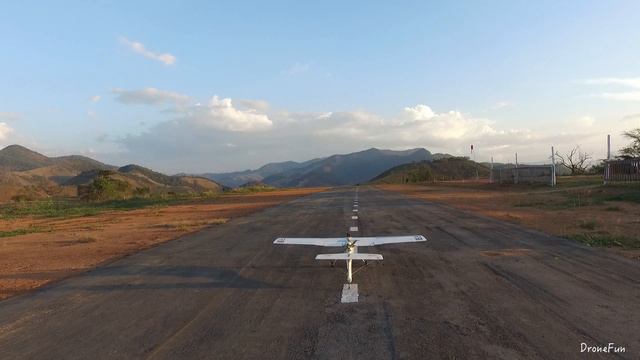 Drone Filming Biplane & Skywalker X3 смотреть онлайн