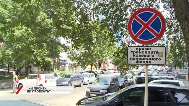 Автобусные остановки Владивостока заполнены таксистами