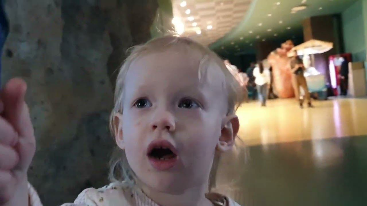 #ЖеняМяснова впервые посетила #москвариум смотреть онлайн