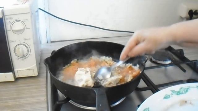 МАКАРОНЫ С Тушенкой . ЖАРИМ макароны на сковороде по флотски .Обьедение!!! смотреть онлайн