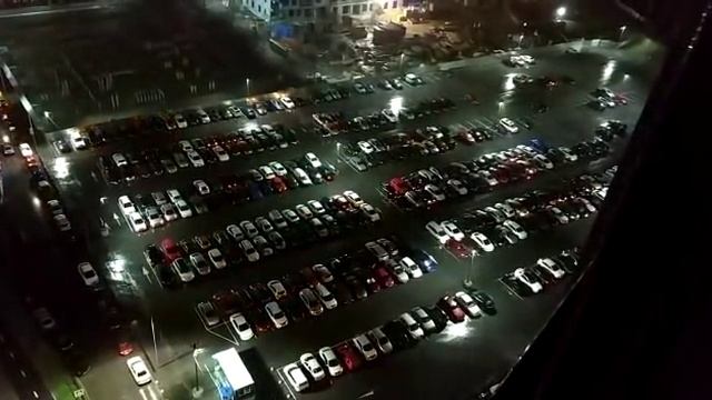 Во время ливня сработала сигнализация у всех машин на парковке смотреть онлайн