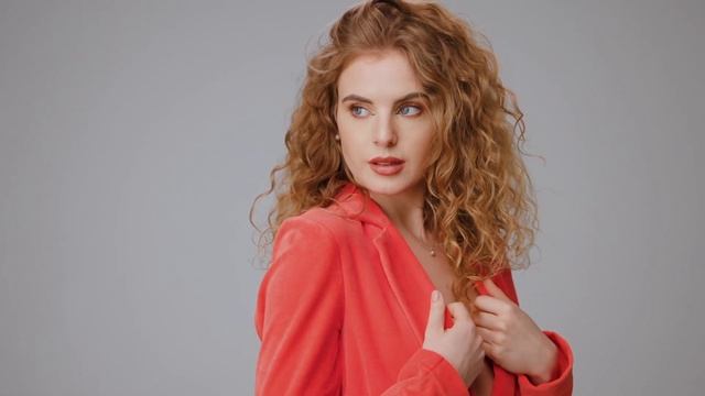 Canon EOS R5C - Best Hybrid Camera On The Market?? Hands On First Look And Sample Footage