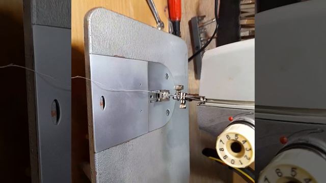 Мотаем нитку на швейной машине Чайка 142 М, Чайка 132, Подольск 142, Подольск 132. смотреть онлайн