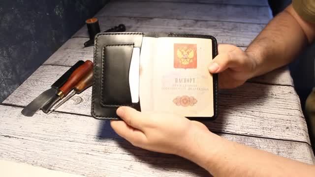 Обложка с отделением для карты из натуральной кожи. Ручная работа. смотреть онлайн