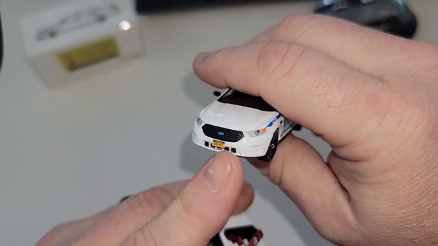 596 Model 1/64 Ford Taurus New York Police Livery NYPD compared to greenlight смотреть онлайн