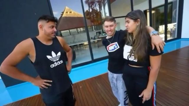 a Dani pegando na bunda do Renan 😂😂😂 смотреть онлайн