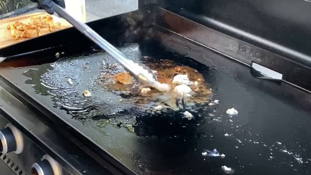 HOW TO MAKE BANG BANG SHRIMP ON THE BLACKSTONE GRIDDLE - AMAZING SHALLOW FRY RECIPE! смотреть онлайн