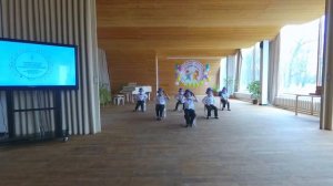 «Танец со шляпами»