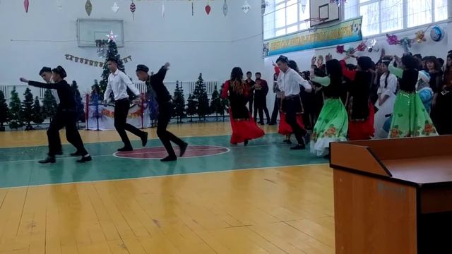 Прекрасный танец 11б 2018 год выпускники смотреть онлайн