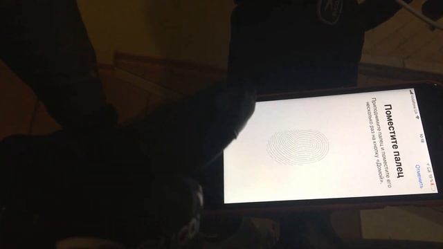 Как разблокировать iPhone с Touch ID в велосипедных перчатках смотреть онлайн