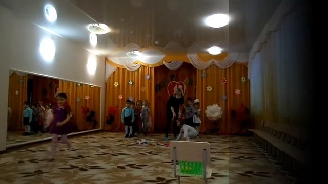 Группа "Улыбка", день матери в МБДОУ Мотыгинский детский сад "Белочка" смотреть онлайн