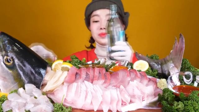 Мукбанги на протяжении 3-х минут заставляют меня идти в магазин за вкусняшками