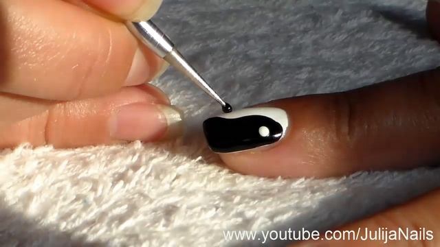 ▶ Дизайн Ногтей Инь Янь / Черно-Белый Маникюр смотреть онлайн