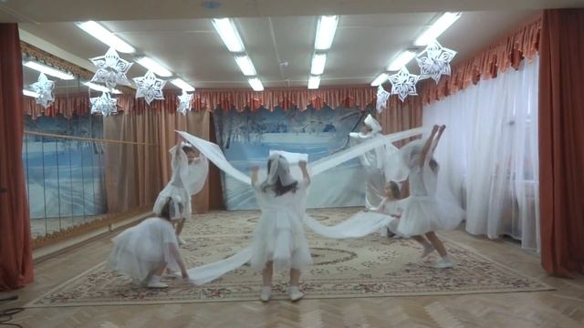 танец снежинок-ГБОУШкола№1248 смотреть онлайн