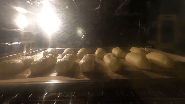 Eclair Baking Timelapse смотреть онлайн