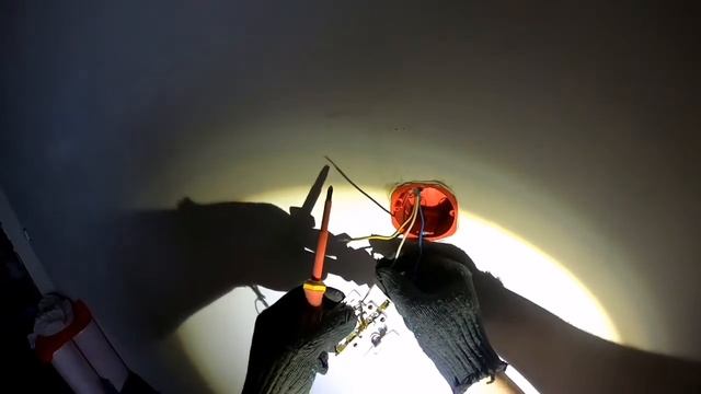 КАК ЗАМЕНИТЬ РОЗЕТКУ С ЗАЗЕМЛЕНИЕМ! смотреть онлайн