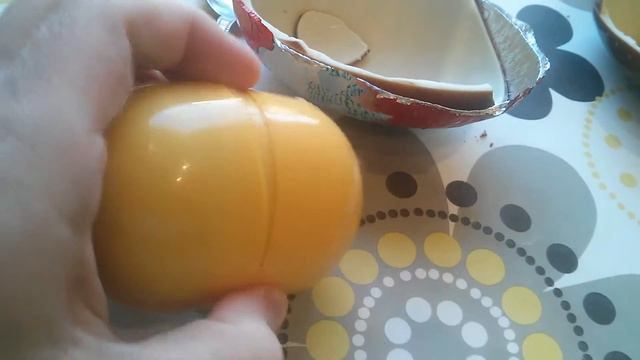 Распаковка большого киндера Kinder Maxi смотреть онлайн