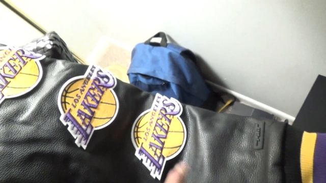 Los Angeles Lakers Pro Standard Black Remix Varsity Jacket Unboxing смотреть онлайн