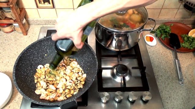 Паэлья с морепродуктами - испанский плов смотреть онлайн