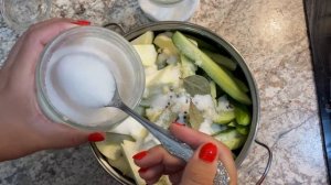 Что делать с переросшими огурцами?  Рецепт вкусной закуски из огурцов.