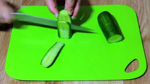 Салат из молодой капусты с крабовыми палочками! Очень ВКУСНЫЙ и сочный! смотреть онлайн