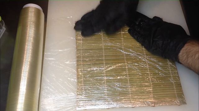 Как правильно пластиковать циновку (Макисон) для суши, роллов смотреть онлайн