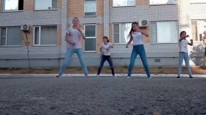 Танец под песню 'Двигаться' 1