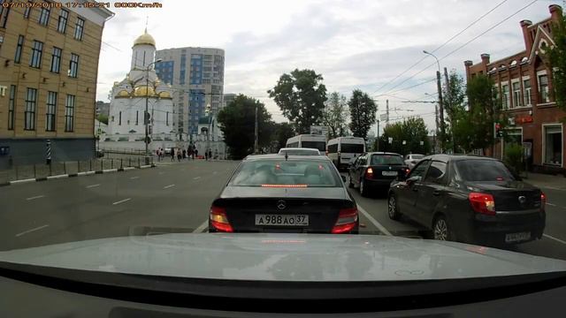 две маршрутки и автобус, все за стоп смотреть онлайн
