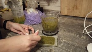 Как сделать корм для гуппи самостоятельно и экономно! Полезный корм для аквариумных рыбок.