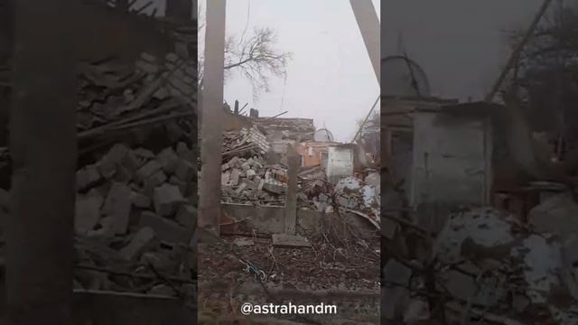 Группы инженерной разведки и разминирования 40-го инженерно-сапёрного полка ЦВО входят в Авдеевку смотреть онлайн