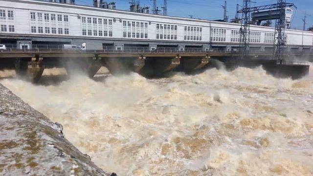 Сброс воды на Камгэс смотреть онлайн