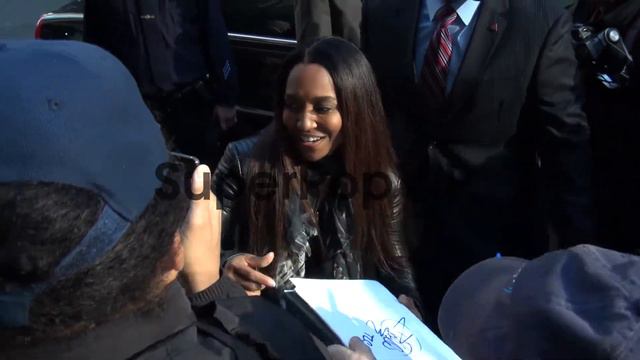 Rozonda 'Chilli' Thomas with fans at the 'Good Morning Am... смотреть онлайн