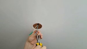 Как УСТАНОВИТЬ ЛЮСТРУ на натяжной потолок своими руками. Натяжные потолки.