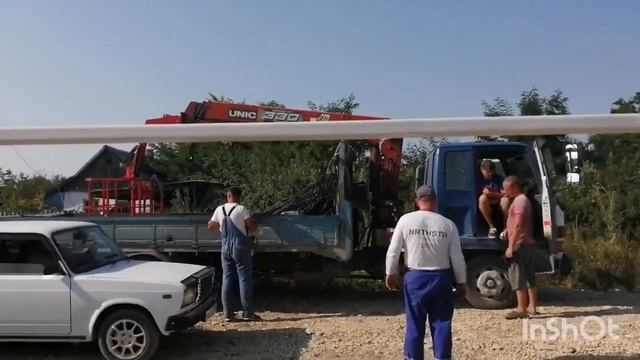 Второй раз проводят электричество. Начали закрывать фасадный забор. смотреть онлайн