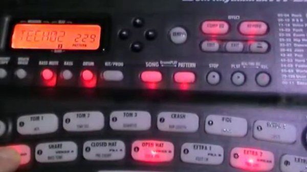 ZOOM RT223 A SHORT DEMO OF THE GROOVE  FUNCTION