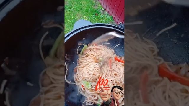 ЛАПША УДОН ПО ДАЧНОМУ, БЫСТРО И ВКУСНО?♂️? #мангал #казан #рецепты