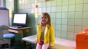 Викуся сдает детский пцр тест на коронавирус COVID-19