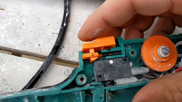 Sturm DWS 6016 Заклинивала кнопка .